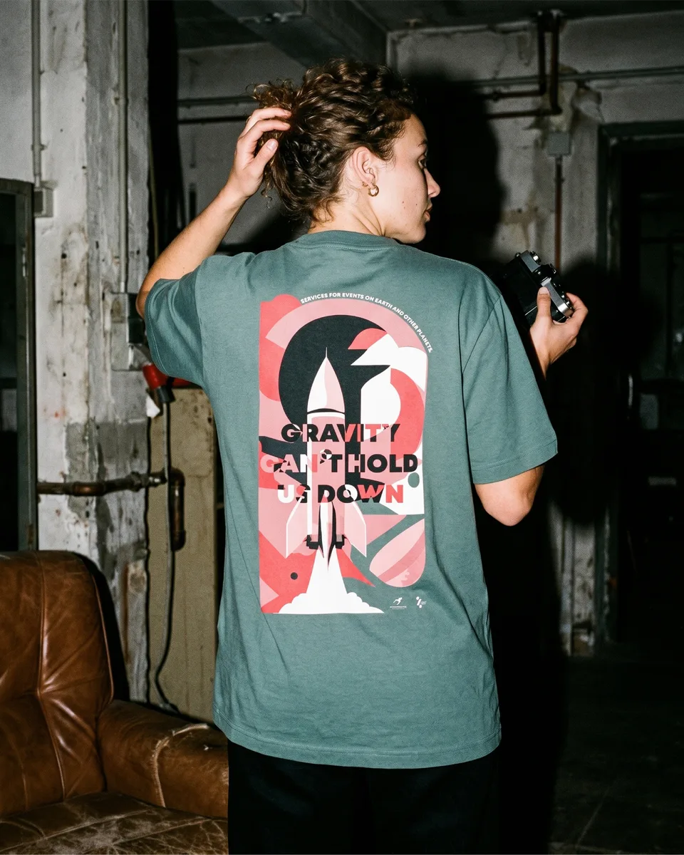 Stageventure & Friends, Event und Struktur: Person von hinten in grünem T-Shirt mit Raketen-Motiv