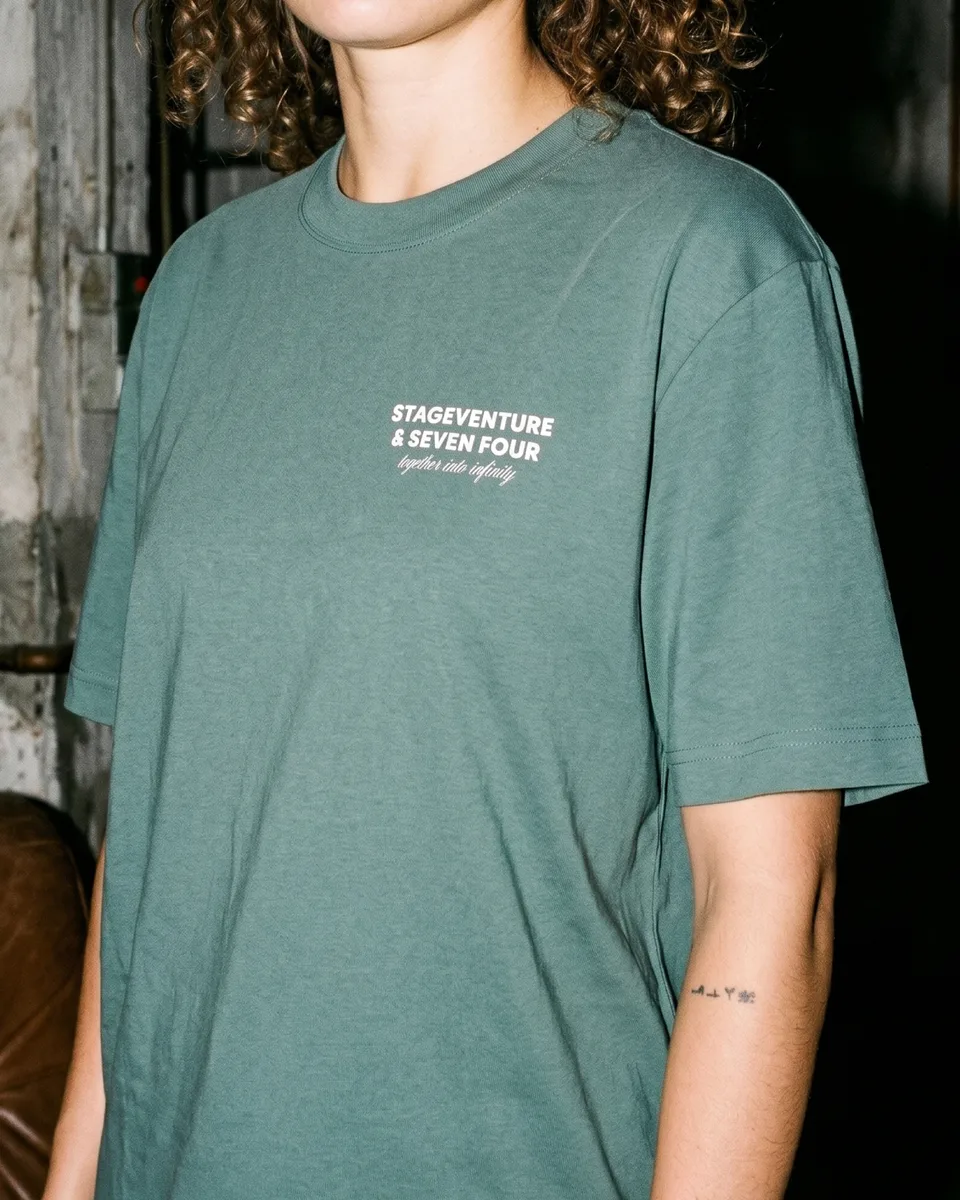 Stageventure & Friends, event and structure: person in a green T-shirt with a small print “Stageventure & Seven Four”